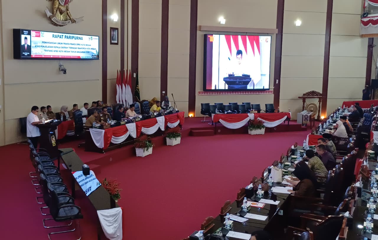 Anggota DPRD Kota Medan, Jusuf Ginting menyampaikan pemandangan umum Fraksi PDIP DPRD Kota atas Penjelasan Kepala Daerah terhadap Ranperda Kota Medan tentang APBD Kota Medan.