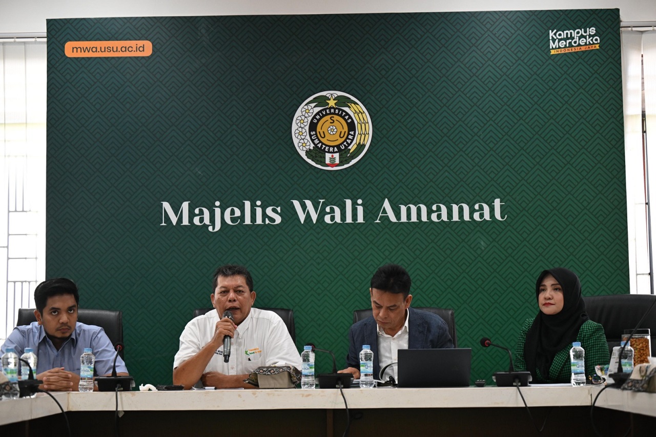 KONFERENSI PERS: Panitia Penjaringan dan Penyaringan Calon Rektor USU Periode 2026&ndash;2031 saat konferensi pers di Kantor Majelis Wali Amanat (MWA), Selasa (23/9). (Dokumen Humas USU)