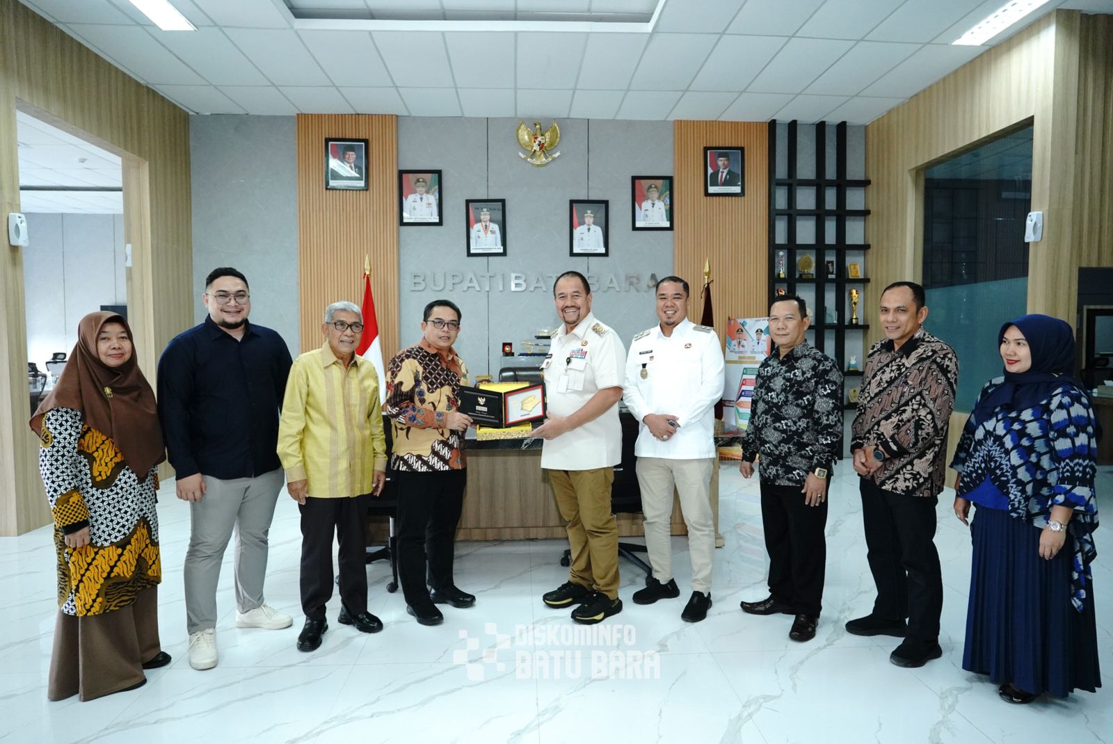 Bupati Batubara  H. Baharuddin Siagian, SH, M.Si bersama Wakil Bupati  Syafrizal, SE, M.AP menerima Audiensi dari PT KIM. (KOMINFO BATUBARA/SUMUT POS)
