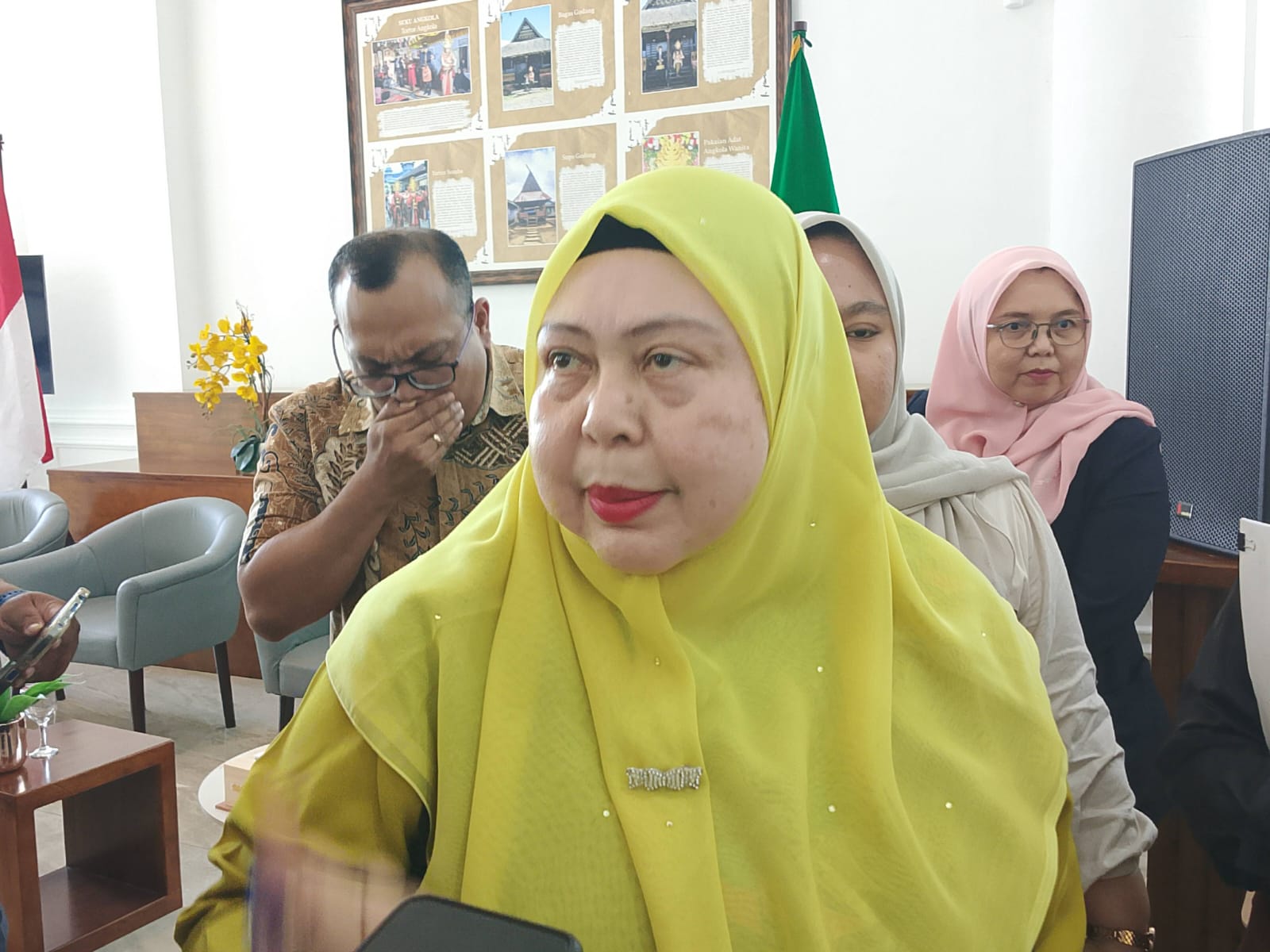 Kepala Biro Hukum Setdaprov Sumut, Aprilla Siregar. (IKHSAN/SUMUT POS)