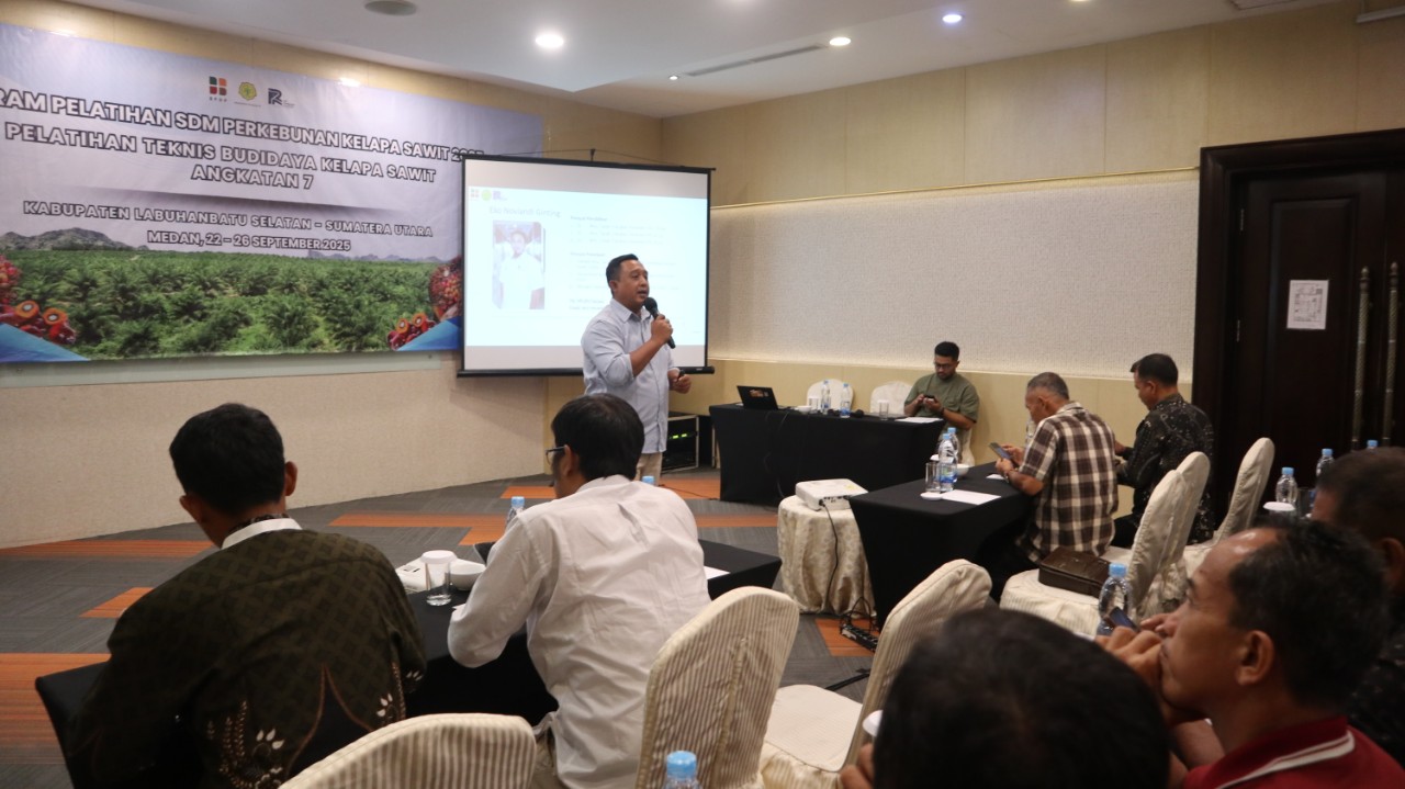 Pelatihan petani sawit di Labusel yang digelar PT Riset Perkebunan Nusantara (RPN) . (Foto : PT RPN)