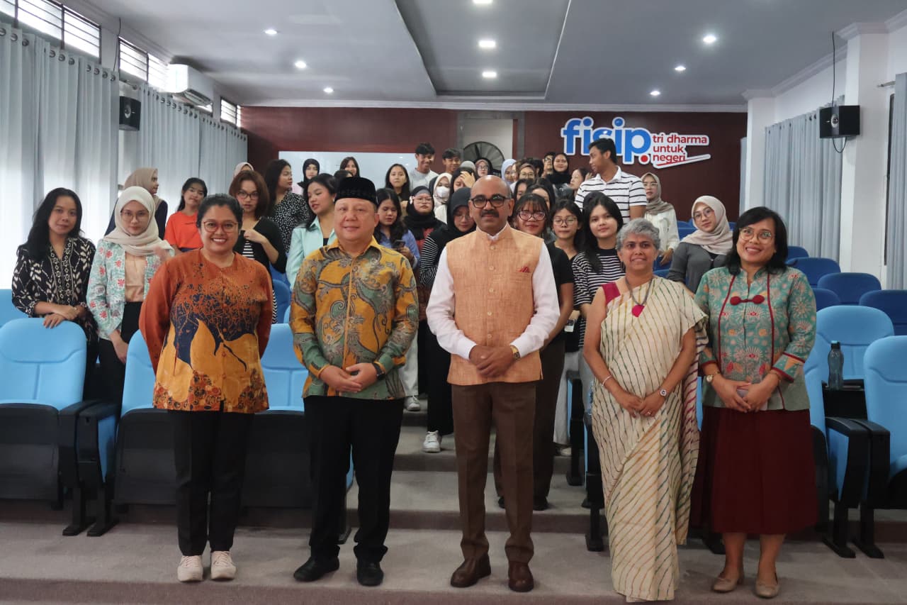 Peluncuran Indian Movie Club Universitas Sumatera Utara yang ditandai dengan pemutaran Film English Vinglish. (Foto : Konsulat Jenderal India di Medan)