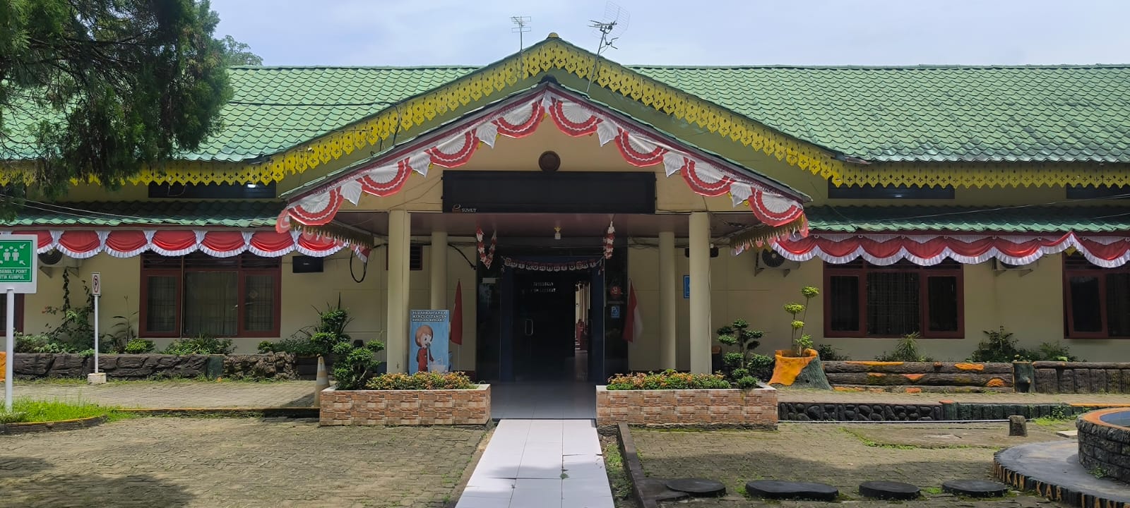 Kantor Dinas Pendidikan Langkat di Stabat. (Teddy Akbari/Sumut Pos )