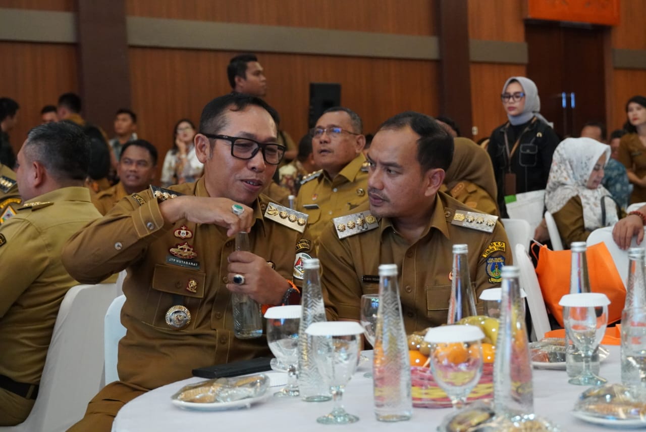 APRESIASI: Wali Kota Tebingtinggi Iman Irdian Saragih menghadiri sekaligus memberikan apresiasi kepada Gubsu Bobby Nasution di Lubuk Pakam Deli Serdang. (ISTIMEWA/SUMUT POS)