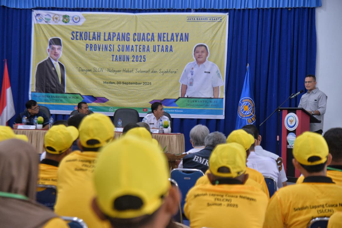 Anggota DPR RI Fraksi Partai Golkar, Musa Rajekshah atau akrab saat kunjungan ke nelayan Belawan. (ISTIMEWA/SUMUT POS)