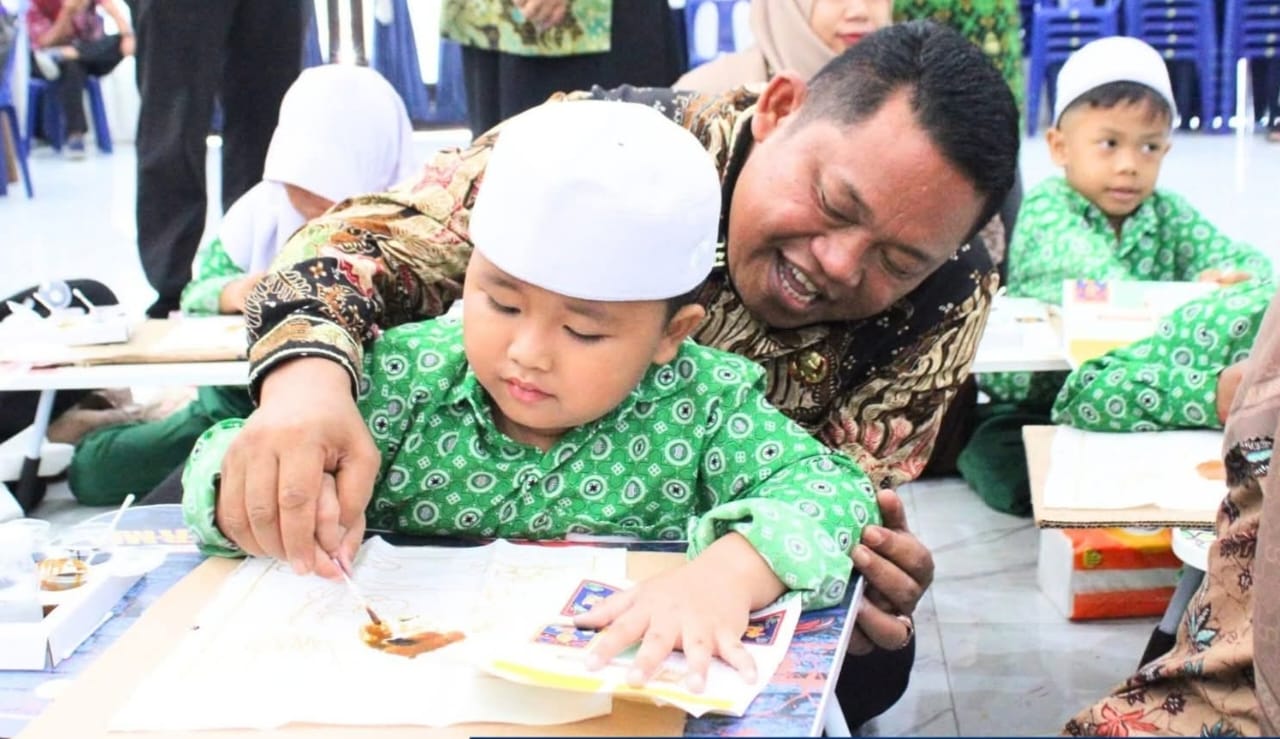 Wabup Jamri saat menghadiri Gernastrik yang diselenggarakan Ikatan Guru Raudhatul Athfal (IGRA) Kabupaten Labuhanbatu (FAJAR/SUMUT POS)