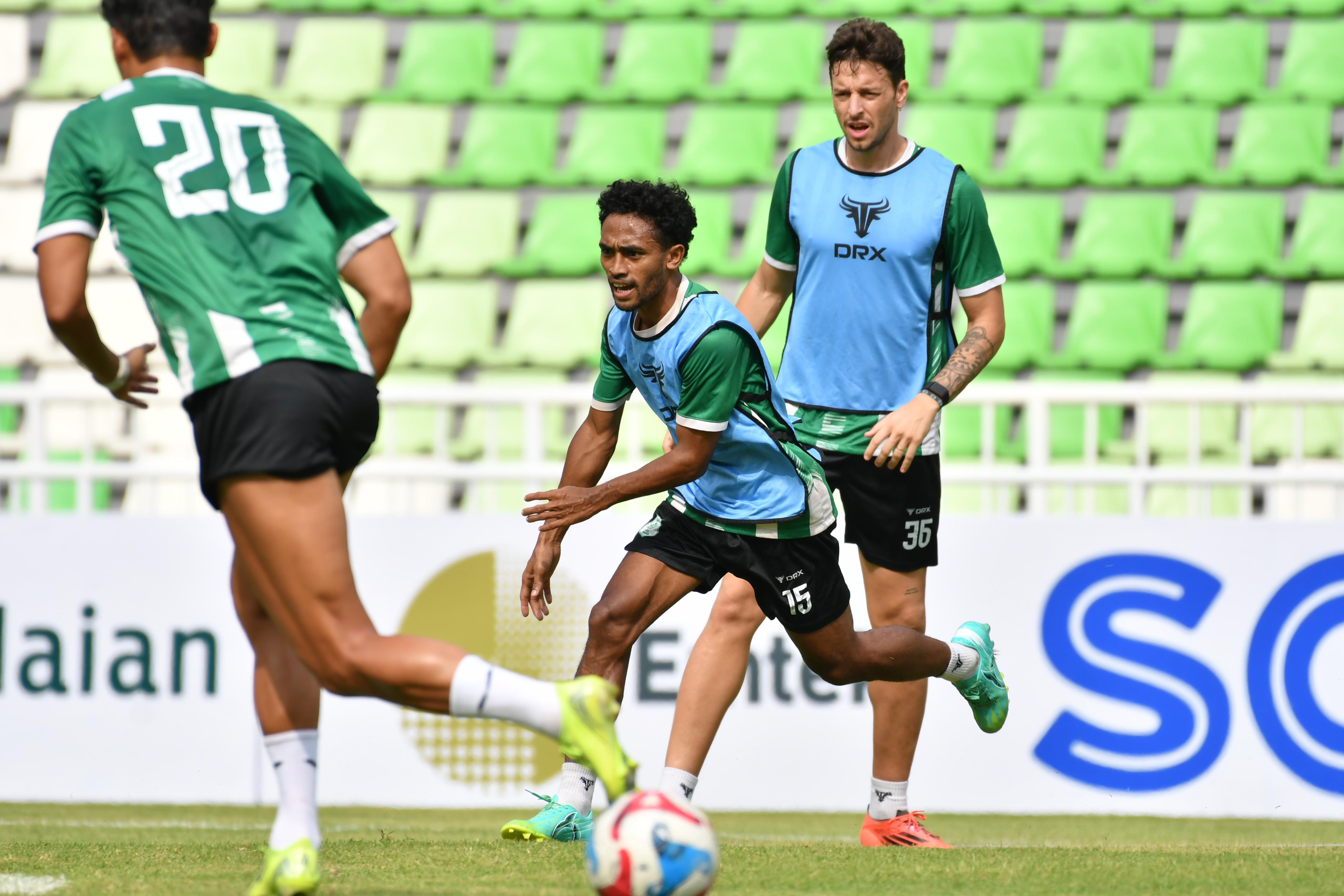 LATIHAN: Para pemain PSMS menjalani latihan di Stadion Utama Sumatera Utara, Jumat (3/10/2025). (MO PSMS)