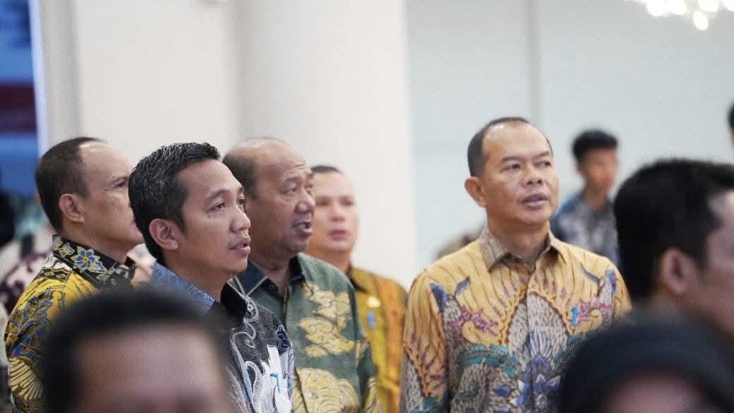 Bupati Langkat, Syah Afandin saat mengikuti rakoor bersama Gubsu Bobby Nasution. (Diskominfo Langkat/Sumut Pos)