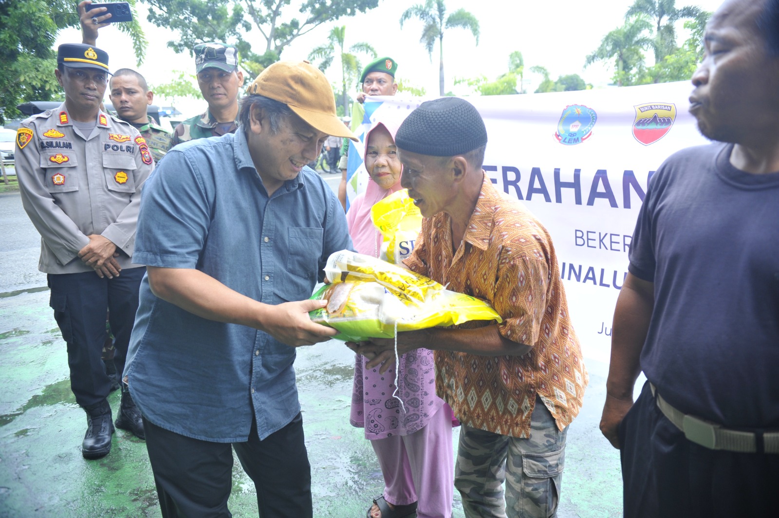 Sinergi dengan TNI dan Polri, Inalum gelar sembako murah bagi warga sekitar perusahaan.