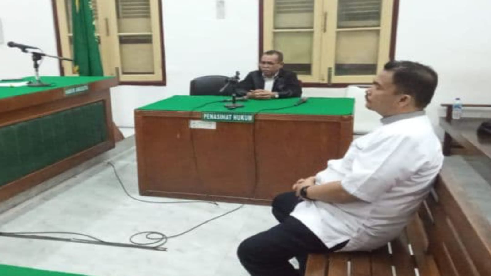 Mantan Kadisdik Langkat, Saiful, terdakwa kasus suap PPPK saat menjalani sidang di Pengadilan Tipikor Medan. (DOK/SUMUT POS)
