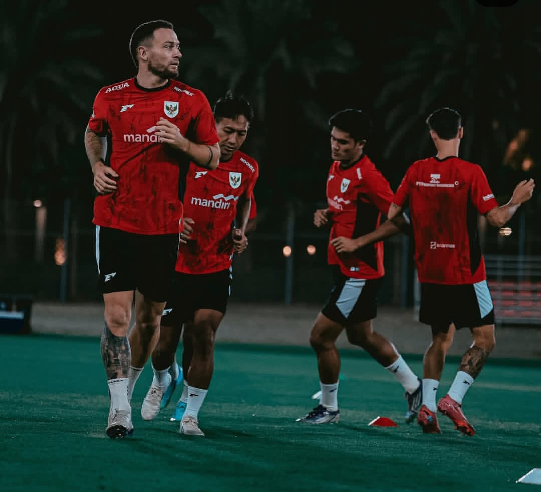 Marc Klok bersama para pemain Timnas Indonesia lainnya saat melakukan sesi latihan. (instagram Marc Klok)