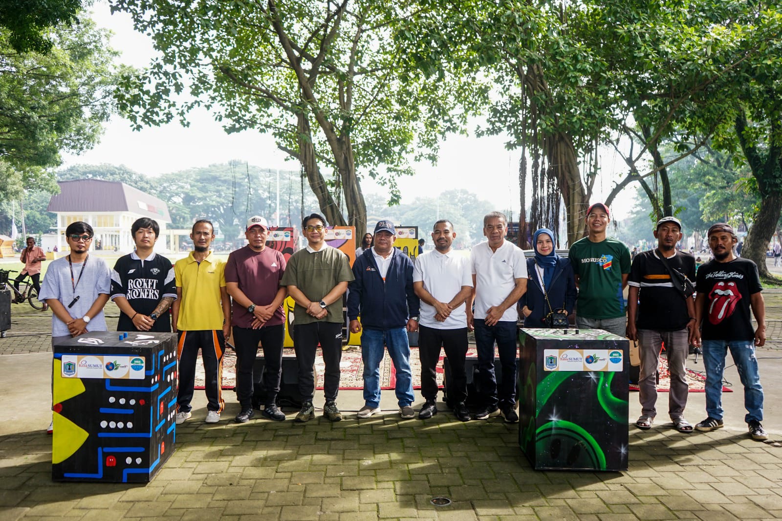 Wakil Wali Kota Binjai, Hasanul Jihadi saat mengenalkan tong sampah mural yang kini sudah disebar pada sejumlah titik. (Istimewa/Sumut Pos )