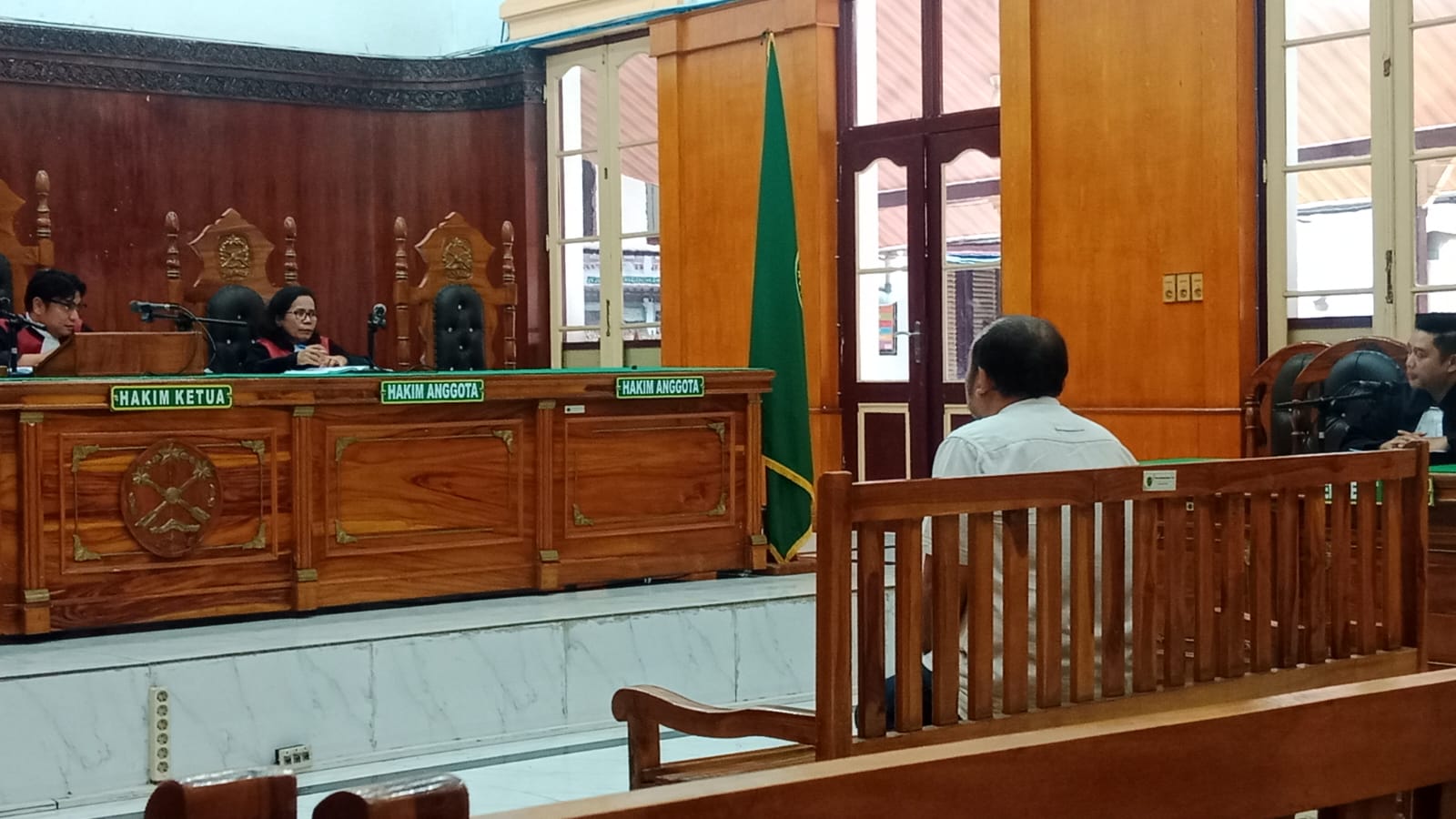Dirut PT MVP, Hendrick Raharjo terdakwa kasus korupsi menjalani sidang tuntutan di Pengadilan Tipikor Medan, Senin (6/10). (AGUSMAN/SUMUT POS)