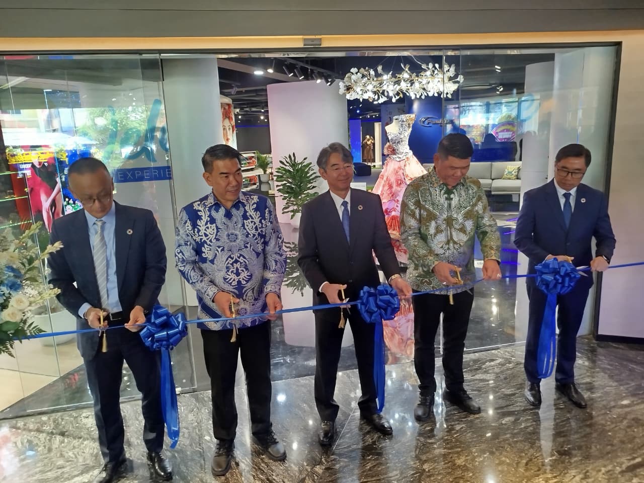 Manajemen Epson dan PIN Pada Peresmian PIN Experience Center di Jakarta (6/10/2025). ( Ari Iswandi/ Sumut Pos)