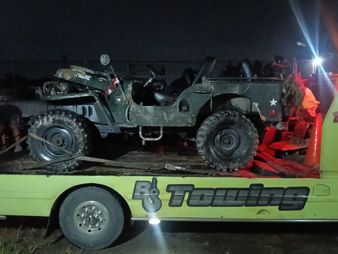 Kendaraan yang mengalami laka tunggal dievakuasi malam hari dan dibawa ke Polres Binjai. (Istimewa/Sumut Pos)