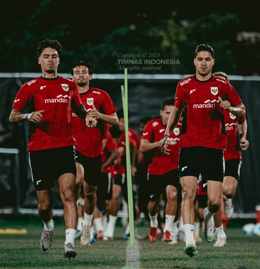 LATIHAN: Para pemain Timnas Indonesia melakukan sesi latihan. (instagram Timnasindonesia)
