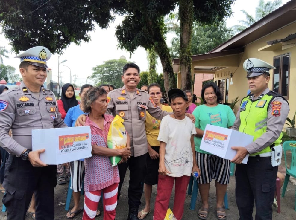 Kapolsek Kualuh Hulu AKP Nelson Silalahi,SH.MH, Berbagi Sembako di Jum