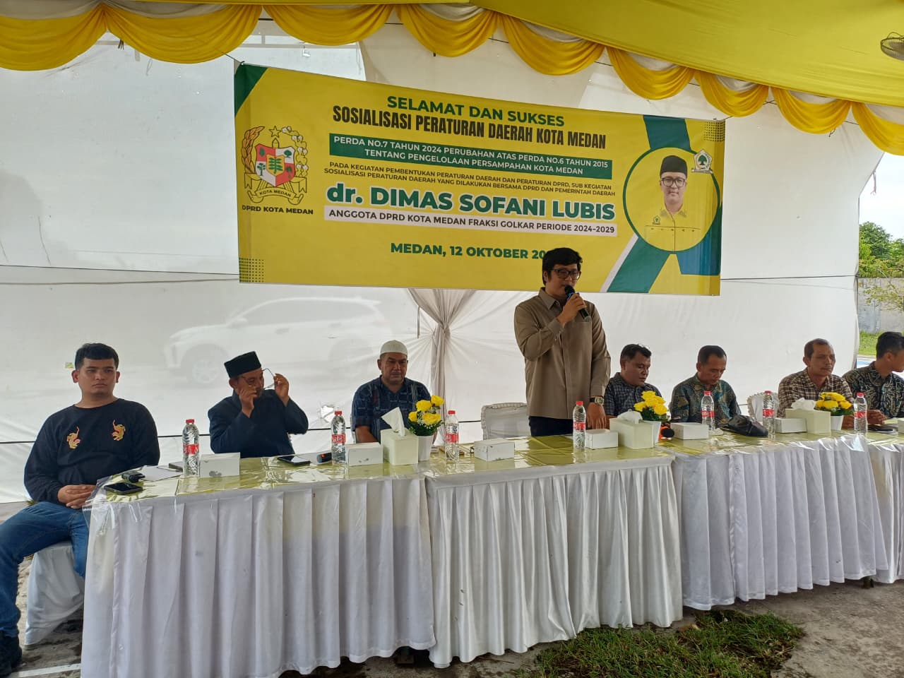 Dr Dimas Sofani Lubis saat menggelar Sosialisasi Perda Kota Medan No.7 Tahun 2024 di Jalan T.B Simatupang, Medan, Minggu (12/10/2025).  (Markus Pasaribu/Sumut Pos)