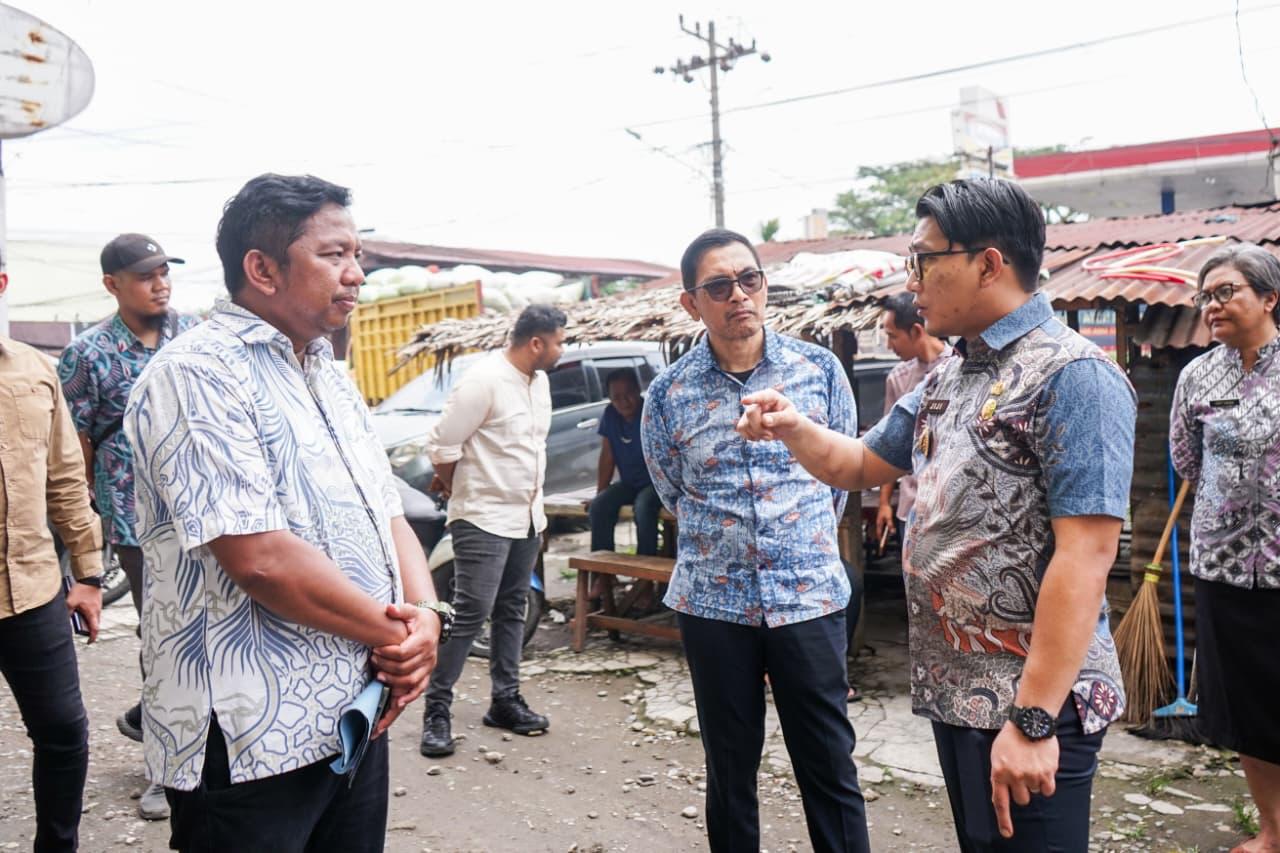 Wawako Binjai, Hasanul Jihadi (kanan) saat menyoal temuan praktik jual-beli aset pemko kepada Kepala BPKPAD, Erwin Toga Purba (tengah pakai kacamata) dan Kabid Aset, Umrizal Ginting (kiri)