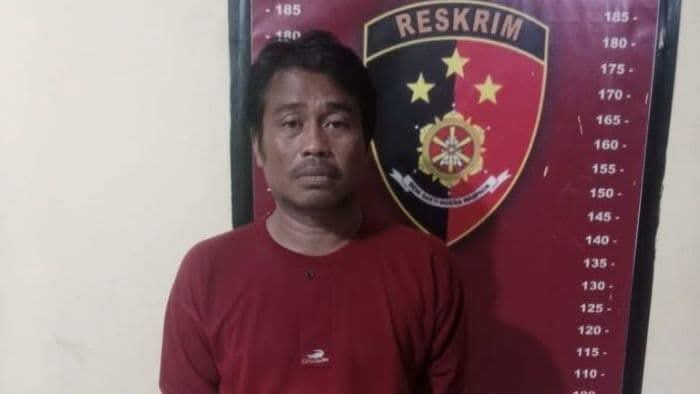 DIAMANKAN: Tersangka pencuri uang parkir saat diamankan. (BATARA/SUMUT POS)