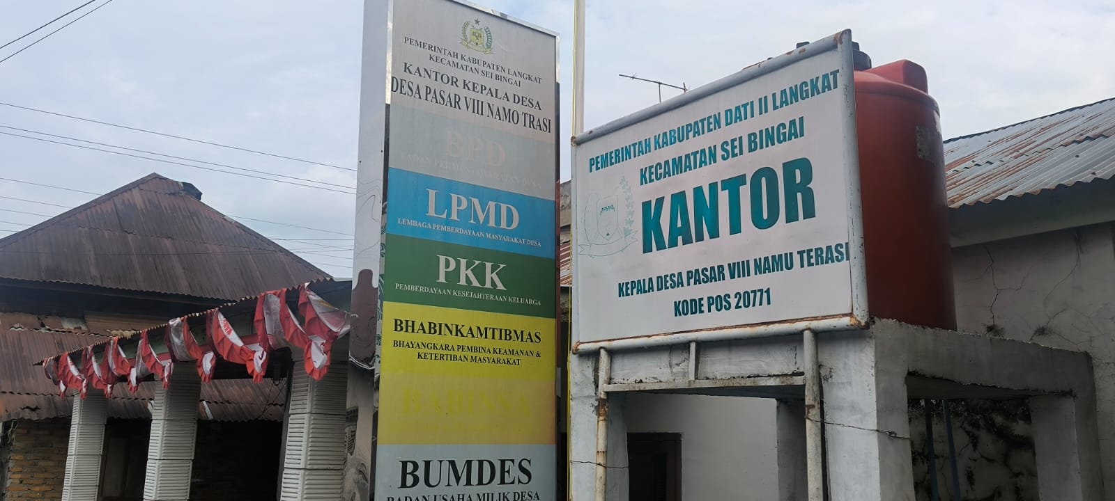 Kondisi Kantor Desa Pasar VIII Namuterasi, Kecamatan Sei Bingai, Langkat. (Teddy Akbari/Sumut Pos )