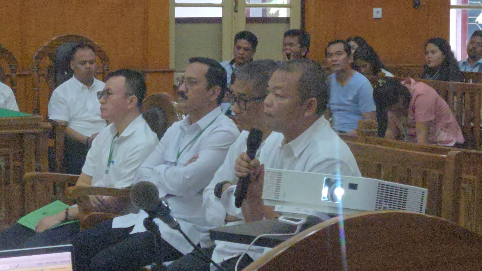 SAKSI: Para saksi dihadirkan memberikan keterangan dalam kasus suap proyek jalan Sumut di Pengadilan Tipikor Medan, Kamis (16/10). (Dok: istimewa for Sumut Pos)