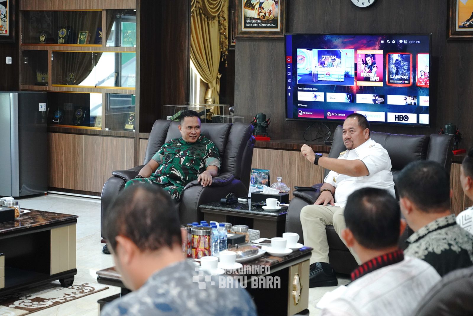 KUNJUNGAN: Pangdam I/Bukit Barisan, Mayjen TNI Rio Firdianto menerima kunjungan Bupati Batubara H. Baharuddin Siagian di Markas Kodam I/Bukit Barisan, Medan (16/10/2025). (Dok: Diskomimfo Batubara)