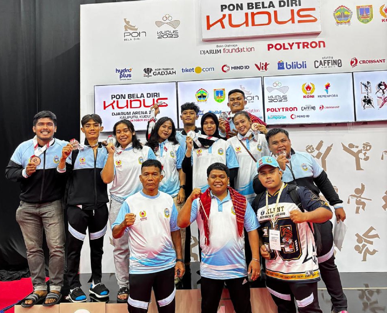 Tim gulat Sumatera Utara foto bersama usai bertanding pada PON Bela Diri 2025 di Kudus, Jawa Tengah. (Dok Pribadi)