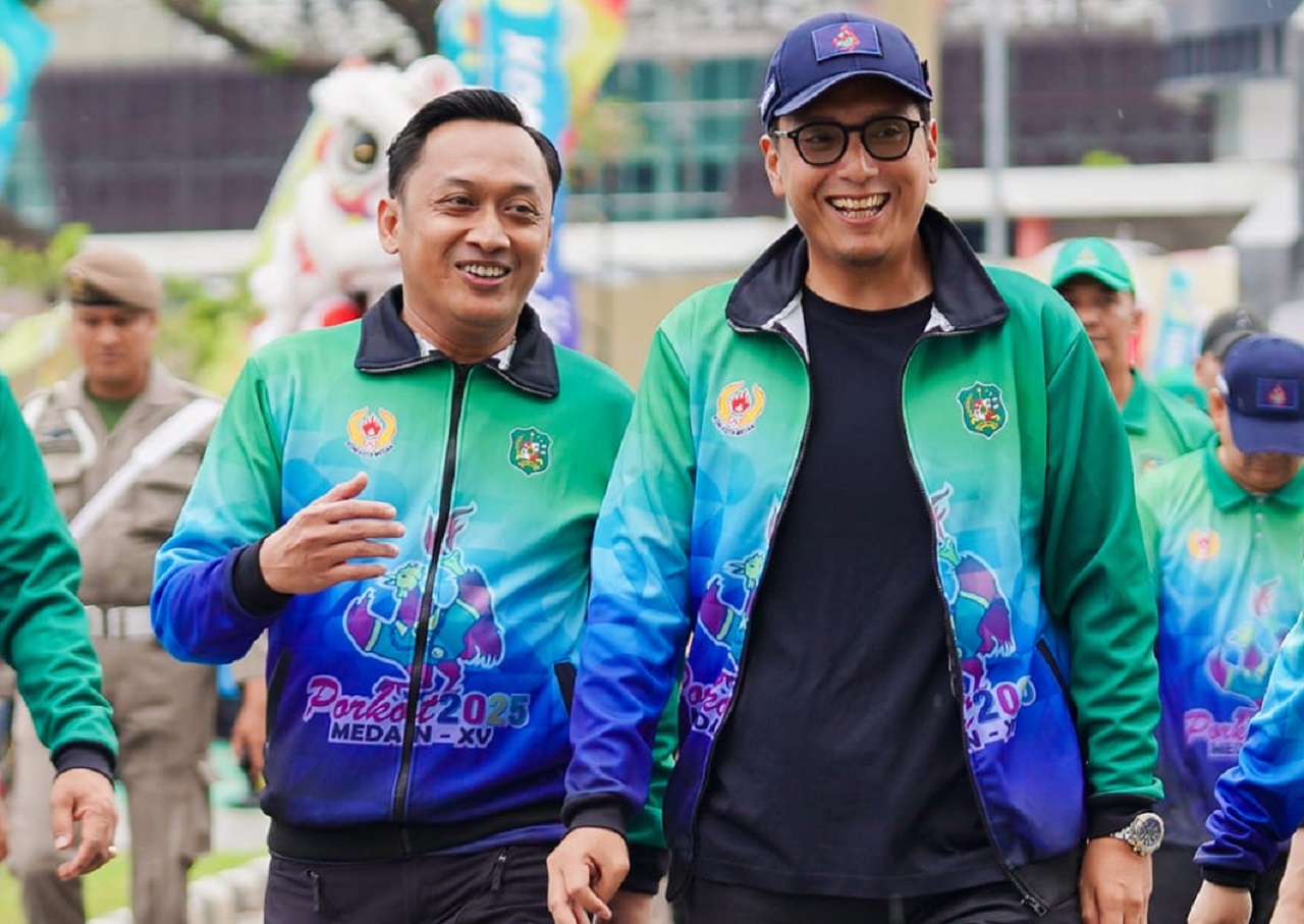 Wali Kota Medan Rico Waas bersama Ketua KONI Kota Medan Aswindy Fachrizal SE saat pembukaan Porkot Medan 2025, akhir pekan lalu. (Dok KONI Medan)