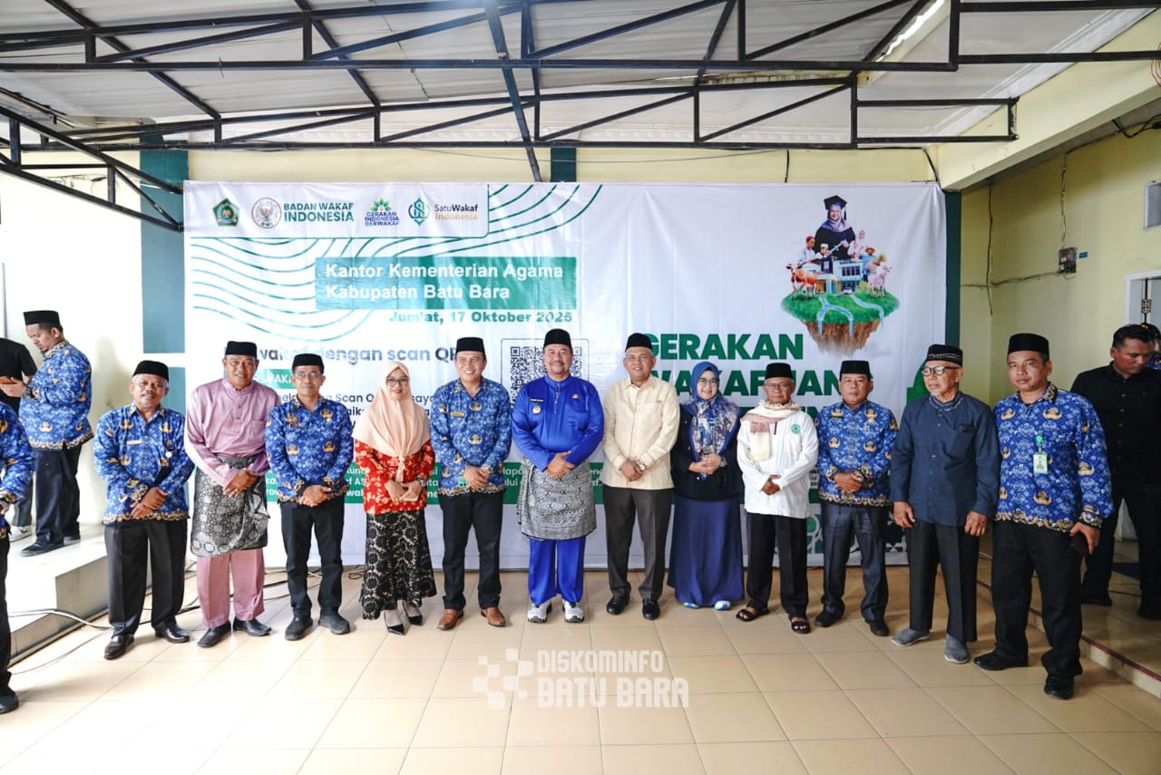 HADIR: Bupati Batubara H. Baharuddin Siagian saat menghadiri Launching Gerakan Wakaf Uang ASN Kementerian Agama Kabupaten Batubara yang digelar di Lapangan Kantor Kemenag Batu Bara, Jumat (17/10/2025)