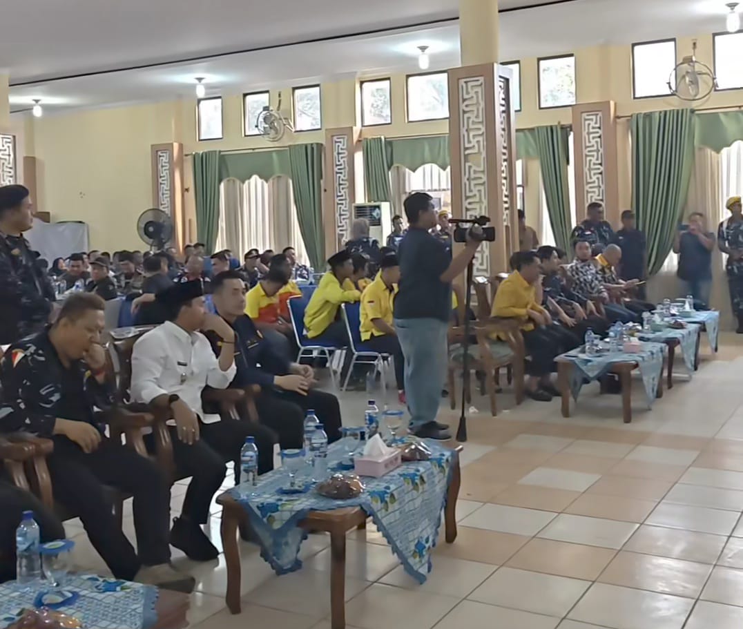 HADIR: Wali Kota Tebingtinggi Iman Irdian Saragih (berbaju putih) menghadiri pelantikan DPD AMPI Kota Tebingtinggi periode 2025&ndash;2030 di Gedung Hj. Sawiyah, Jumat (17/10). (Dok: Azan Purba/Sumut Pos)