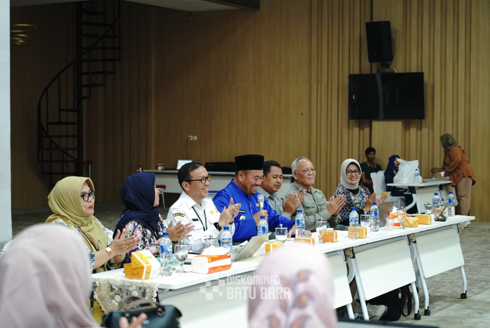 HADIR: Bupati Batubara H Baharuddin Siagian hadiri Rakor LTT,  Zona 2 Provinsi Sumatera Utara, Jumat (17/10/2025) di aula Kantor Bupati Batu Bara.  (Diskomimfo Batu Bara)