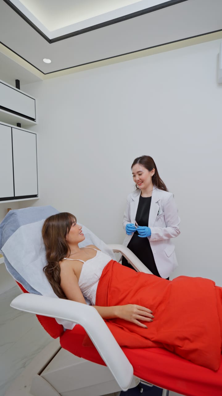 BERSIAP: Tim dokter Euroskinlab bersiap melakukan perawatan kecantikan dengan teknologi estetika berbasis sains. (ISTIMEWA/SUMUT POS)