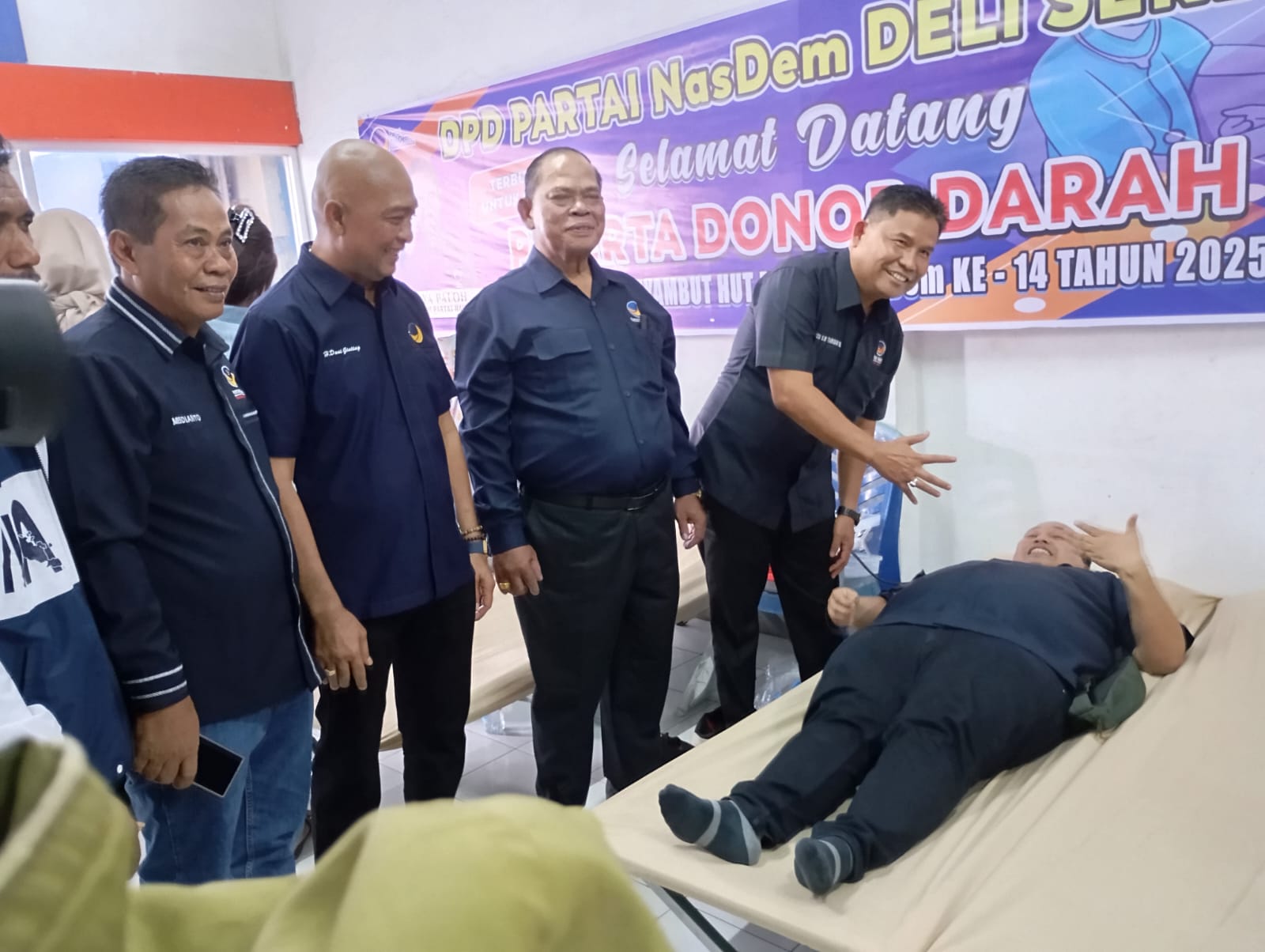 Kegiatan Donor Darah Sambut HUT Partai Nasdem ke 14 di Kantor DPD NasDem, Lubukpakam. (ISTIMEWA/SUMUT POS)