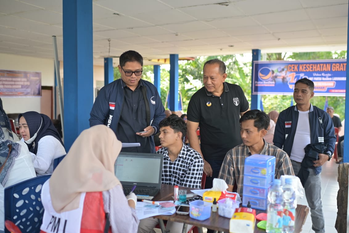 DPD Partai Nasdem Labuhanbatu melaksanakan layanan Pemeriksaan Kesehatan Gratis (PKG) rangkaian HUT ke-14 (FAJAR/SUMUT POS)