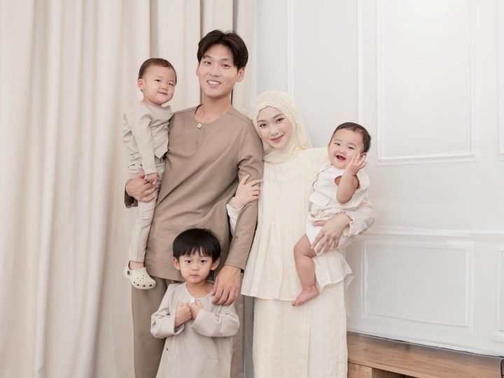 Na Daehoon dan ketiga anaknya. (Dok: instagram)