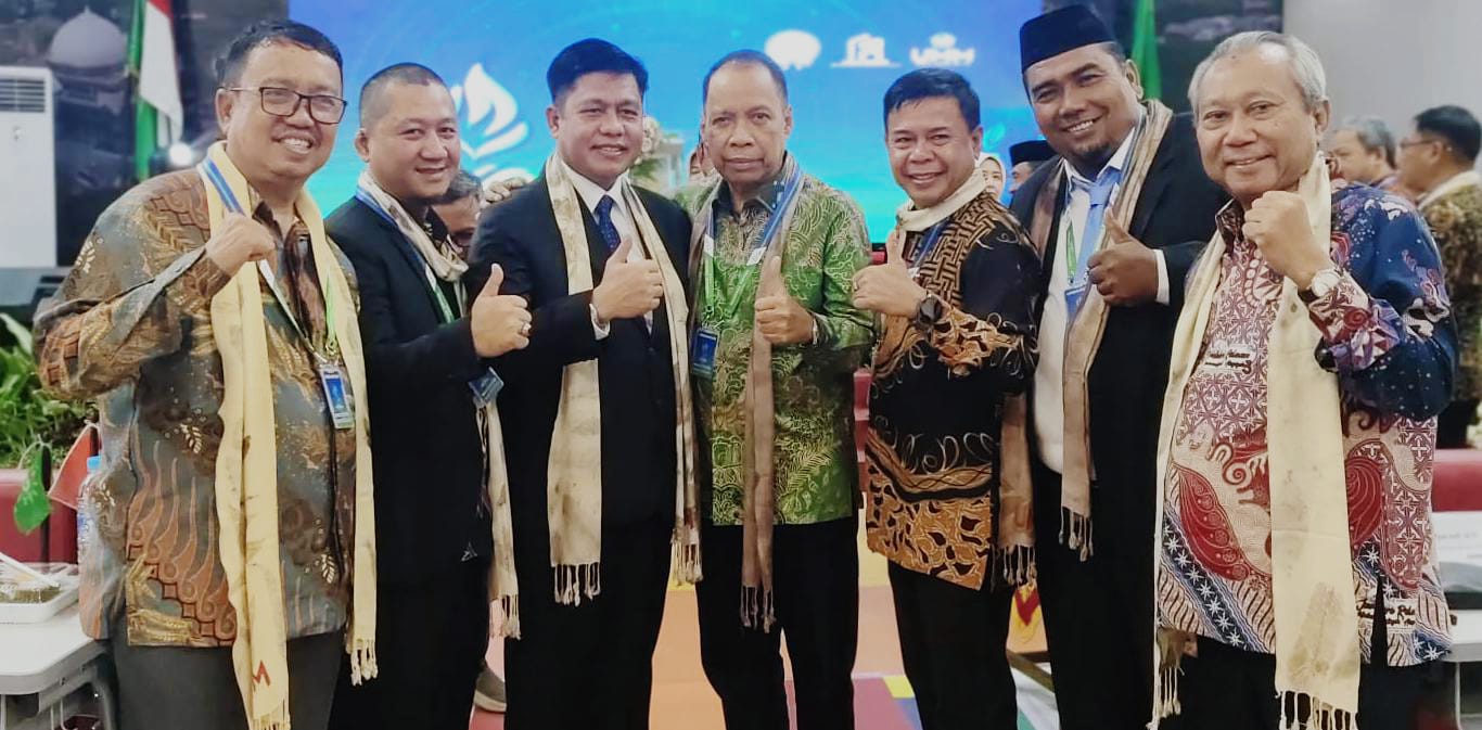 PTMA: Prof Dr Agussani MAP (tengah) menghadiri Rakernas Forum Rektor PTMA di Universitas Muhammadiyah Malang. (Istimewa/Sumut Pos)