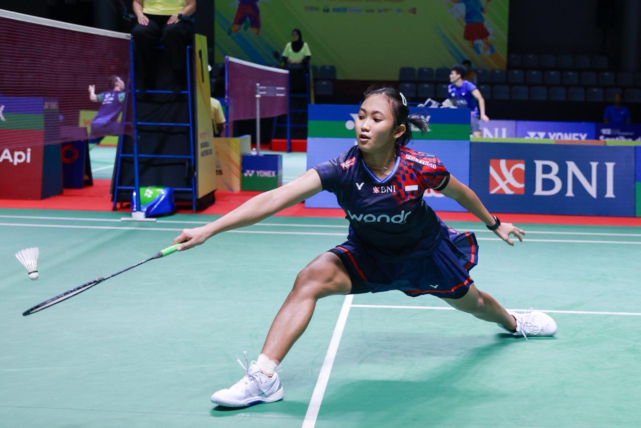 RAIH KEMENANGAN: Pebulutangkis tunggal putri Indonesia Kavitha Nadjwa Aulia meraih kemenangan pada babak kualifikasi wondr by BNI Indonesia Masters 2025 di GOR PBSI Sumut, Selasa (21/10/2025). (PBSI)