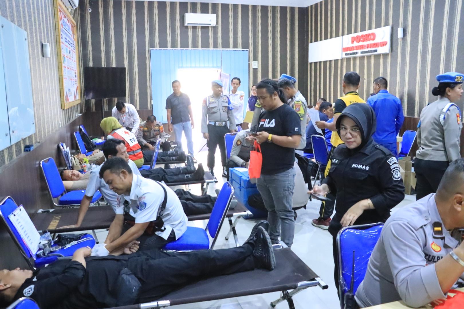 Pelaksanaan Donor darah di Mapolres Labuhanbatu (FAJAR/SUMUT POS