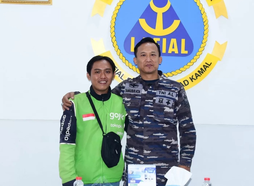 DAMAI: Prajurit TNI AL dan Driver Ojol yang sempat viral akhirnya berdamai. (Dok: TNI AL)