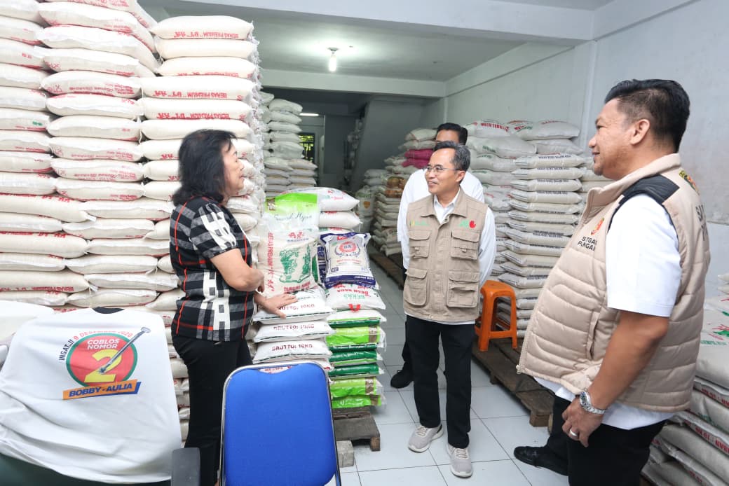 Tim Satgas Pangan Pusat dan Polda Sumut saat sidak harga beras di sejumlah pasar di Medan. (Sumut Pos/Dokumen Pribad)