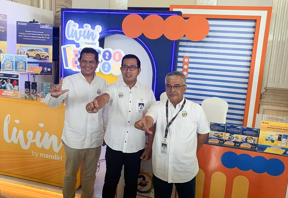 (Ki-Ka) Regional Business Partner Head Region I Rachmad Hidayat Lubis, Regional CEO Region Sumatera I Gede Raka Arimbawa, dan Vice President Bank  Mandiri Syarifin Aminullah T.