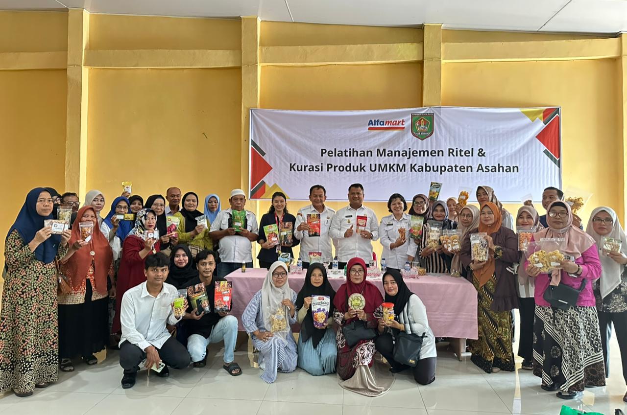 BERSAMA: Peserta pelatihan kurasi Alfamart dan Pemkab Asahan berfoto bersama. (Dok: Alfamart)