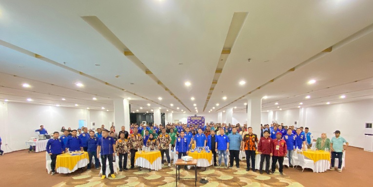 BERSAMA: Pengurus dan Anggota KNPI Medan berfoto bersama usai laksanakan Rapimpurda. (Dok: KNPI Medan)