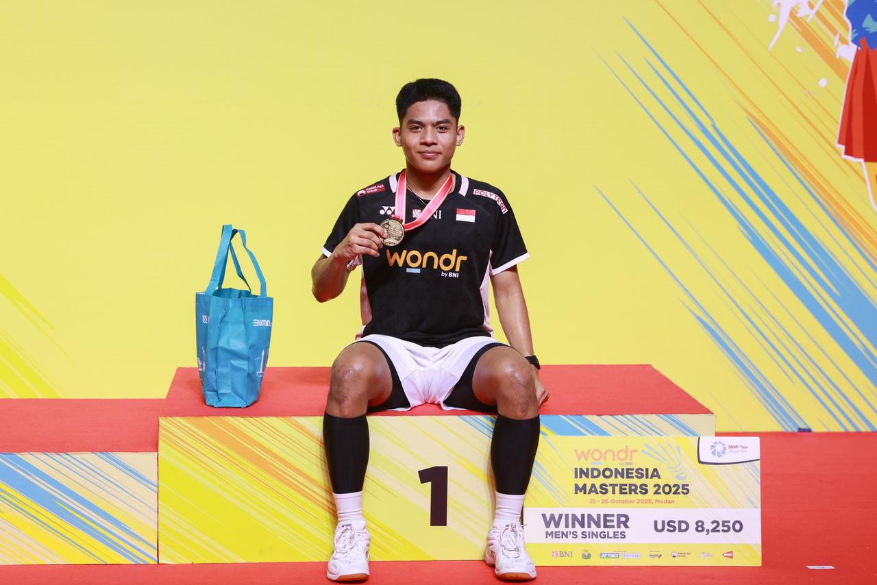 Pebulutangkis Indonesia, M Zaki Ubaidillah menjuarai wondr by BNI Indonesia Masters II 2025 di GOR PBSI Sumatera Utara, Minggu (26/10/2025). (Dok PBSI)