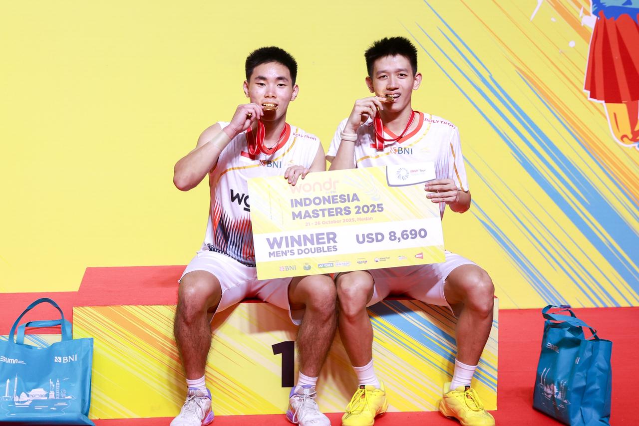 RAIH JUARA: Ganda putra Raymond Indra/Nikolaus Joaquin meraih juara Indonesia Masters II 2025. (Dok PBSI)