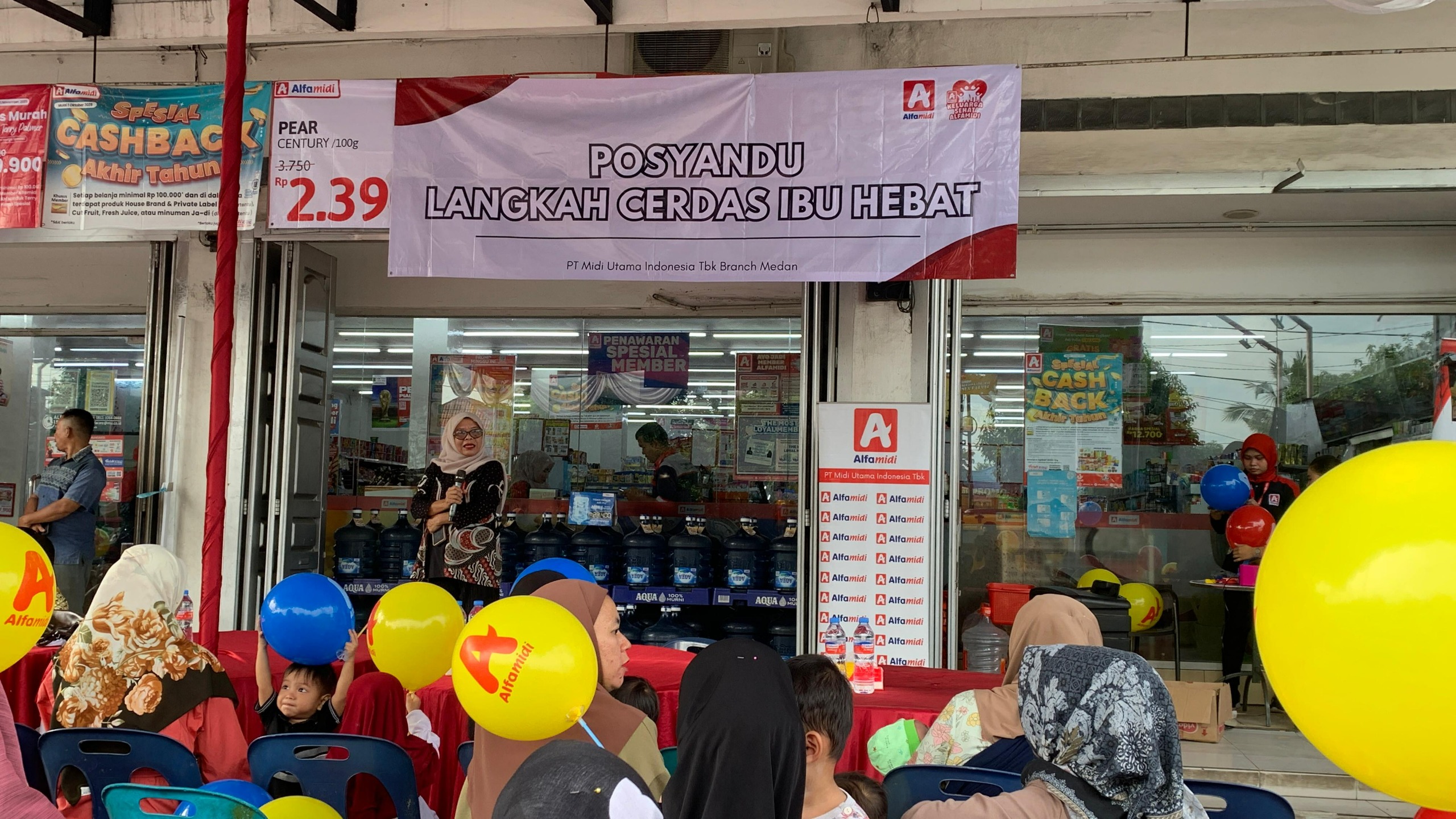 Ratusan ibu dan balita mengikuti kegiatan edukasi kesehatan yang digelar di Alfamidi Gatot Subroto Kota Binjai. (ISTIMEWA/SUMUT POS)