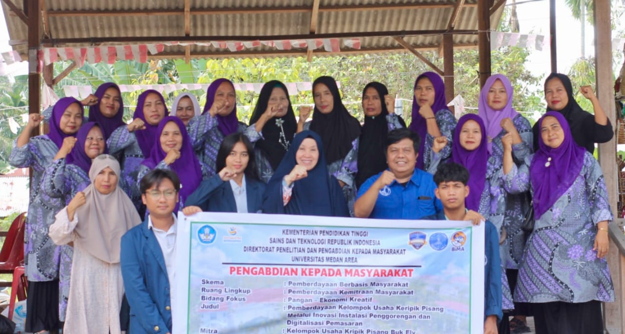 UMA: Pengabdian kepada masyarakat UMA pada Kelompok Usaha Keripik Pisang Buk Ely di Desa Lubuk Cemara. (Istimewa/Sumut Pos)
