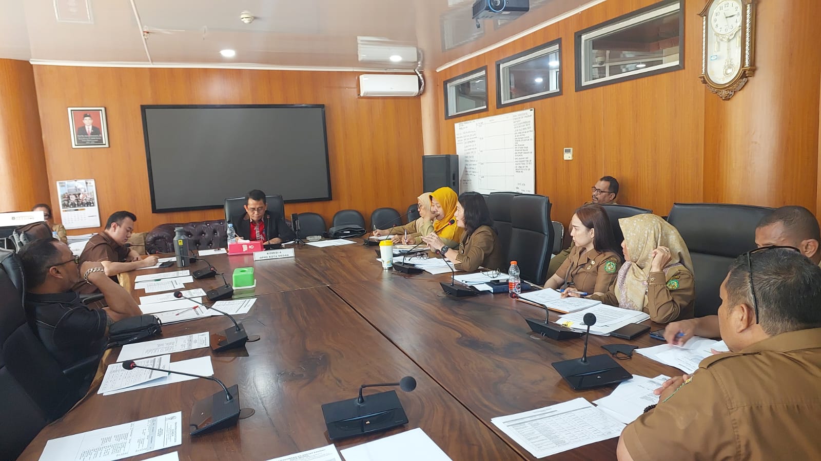 RAPAT: Komisi IV DPRD Medan menggelar RDP bersama Dinas Lingkungan Hidup Kota Medan. (Dok: istimewa)