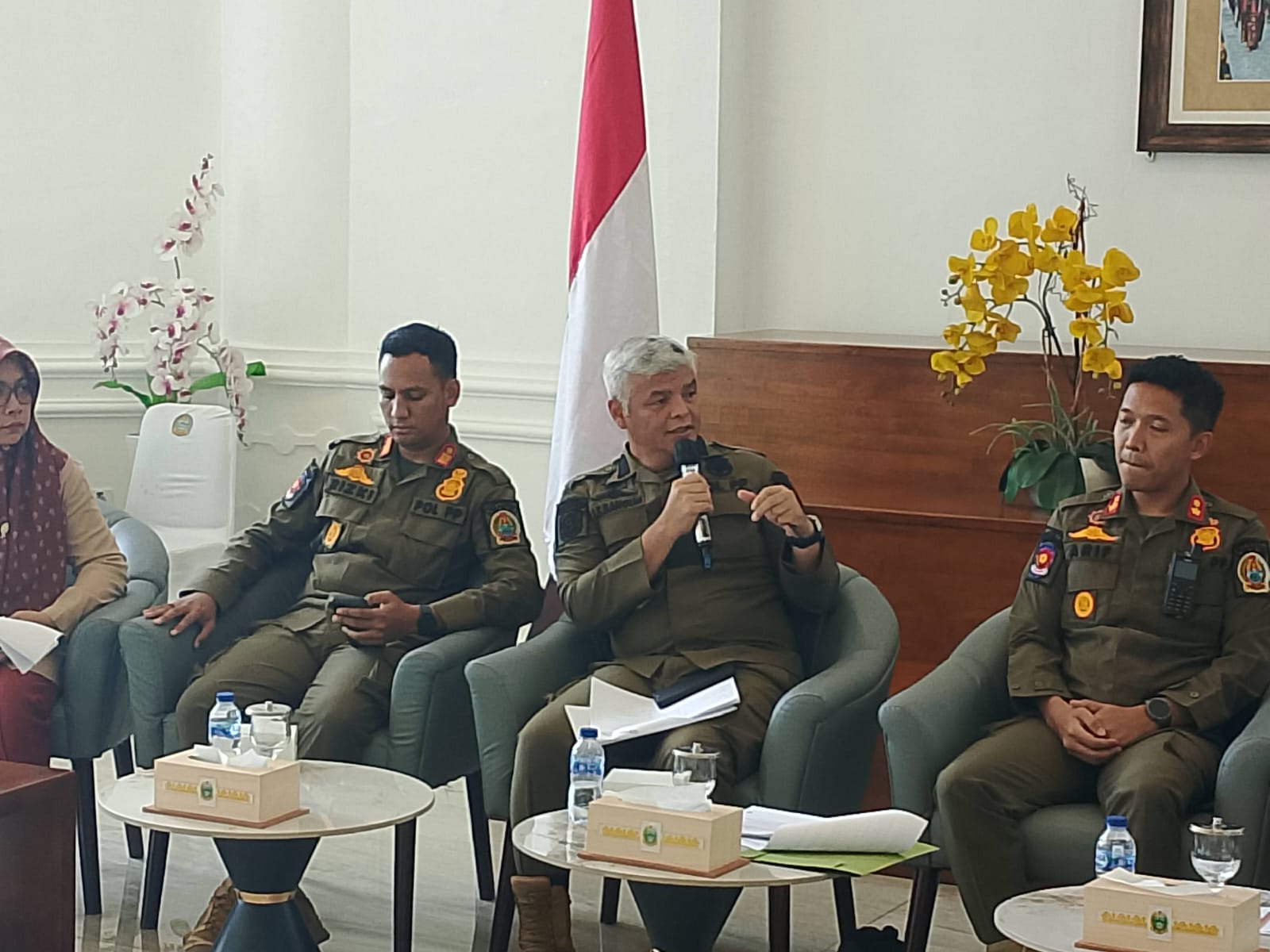 Kepala Bidang Penegakan Perundang-Undangan Satpol PP Sumut, Julianus Bangun saat memberikan keterangan, di Medan.